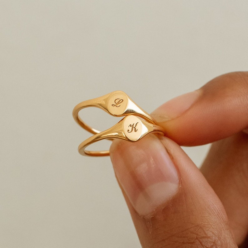 Custom Oval Signet Ring by Artsy Store (One Ring)